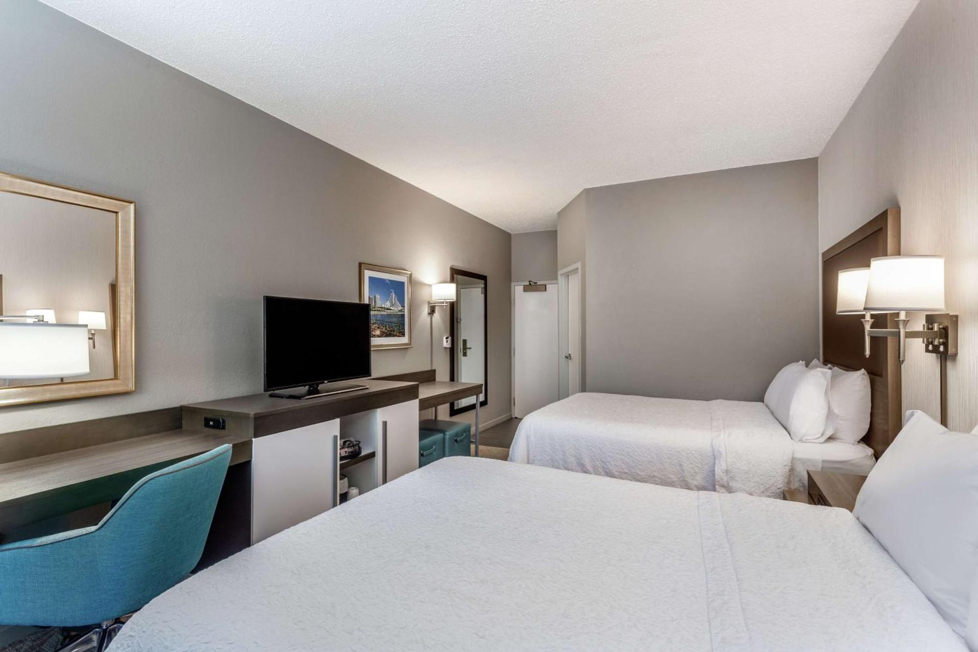 Hampton Inn Milwaukee Airport Exterior photo
