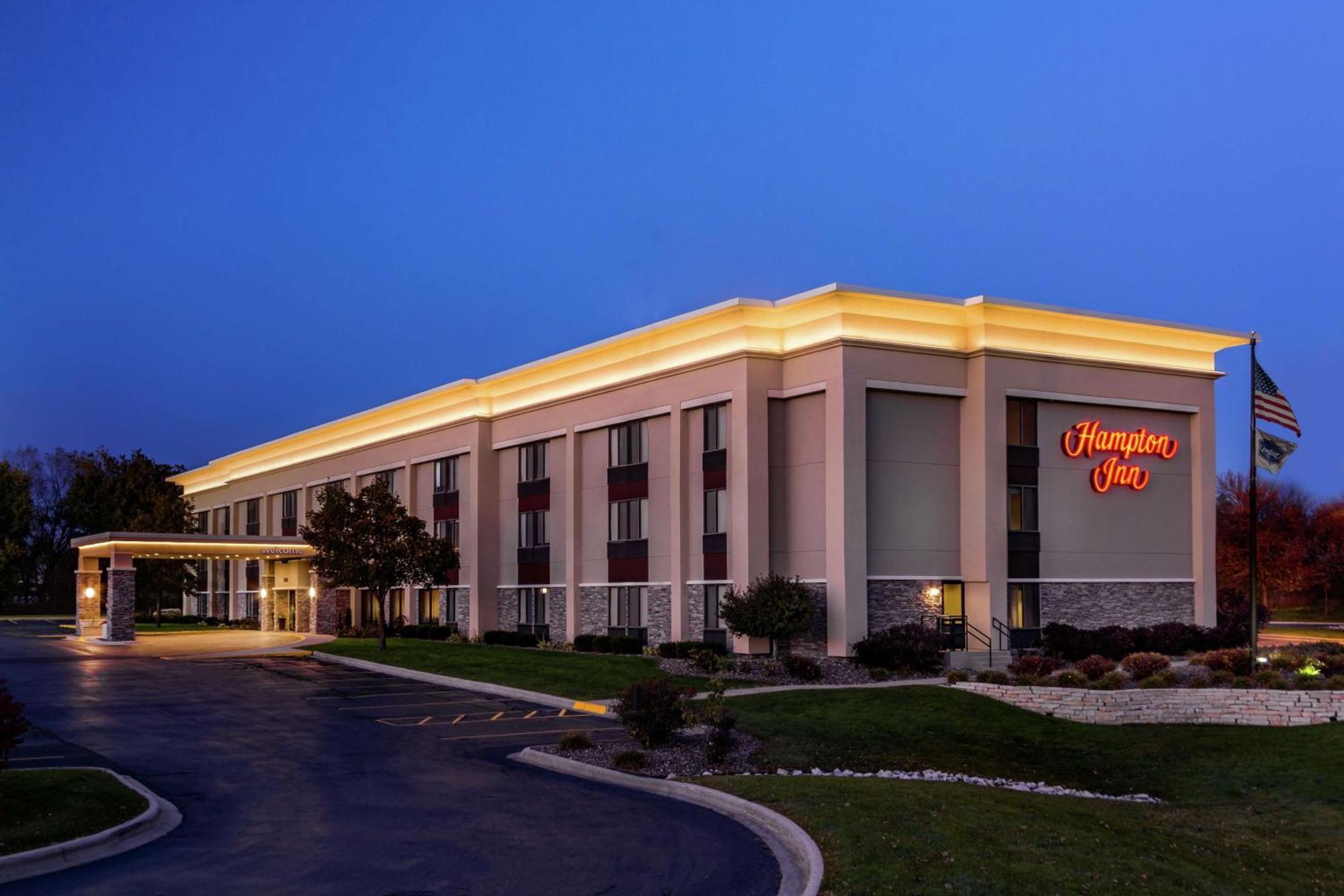 Hampton Inn Milwaukee Airport Exterior photo